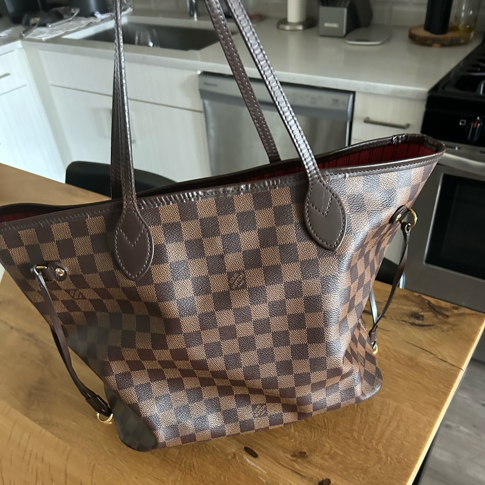 Louis Vuitton Neverfull Medium Bag